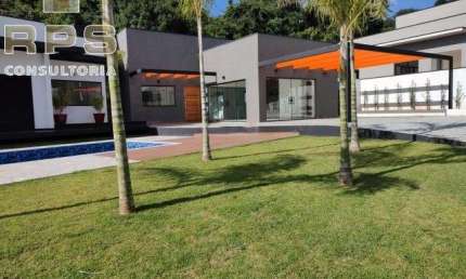 Casa a venda em Atibaia com 3 quartos sendo 3 suítes e 4 vagas no condomínio Shambala III