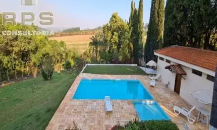 Chacara à venda em Atibaia com 4 quartos, 3 banheiros, piscina, churrasqueira, casa de caseiro, 1200m² de área total e 600 m² de área construída