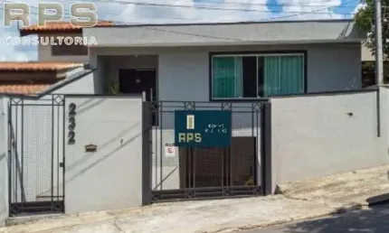 Casa a venda na vila junqueira ,  imóvel com 3 suítes, 1 escritório, sala de estar e sala de jantar + 1 quarto. varanda com vista para pedra grande
