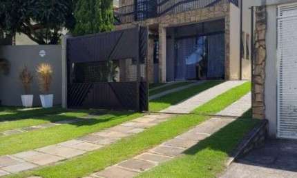 Casa a venda em Atibaia no Jardim Maristela com 3 quartos e 5 vagas de garagemx piscinax área gourmet, jardim, horta e edicula