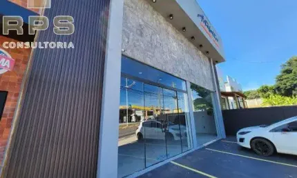 Salão Comercial à venda na  Alameda Lucas em Atibaia! Área construída de 470m² que conta com dois espaçosos salões, cada um com uma área de 235 m²!