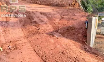 Terreno Comercial em localização privilegiada, excelente topografia, 850m², com projeto aprovado de galpão!
