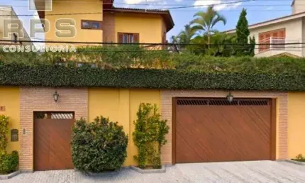 Casa para venda no bairro Itaperi em Atibaia, ao lado do Parque Edmundo Zanoni, com 4 quartos, piscina, churrasqueira e amplo quintal!