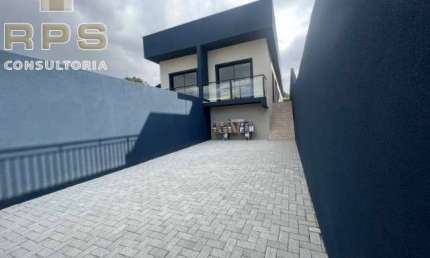 Casa térrea para locação no Jardim do Lago em Atibaia, 3 quartos sendo suites, 4 vagas de garagem, área gourmet, box e gabinetes nos banheiros