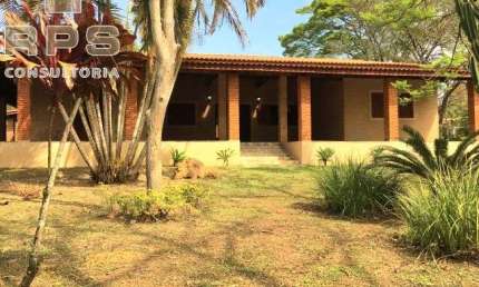 Chácara a venda no Condomínio Horto Ivan, 5 quartos sendo 2 suítes, piscina , churrasqueira, 3 salas, 3050m² com ampla área verde!, estuda permuta!