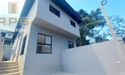 Casa à venda no bairro Jardim Maristela em Atibaia, com 3 suítes, quintal, churrasqueira,  rua sem saída e muito arborizada, ao lado da Alameda Lucas!