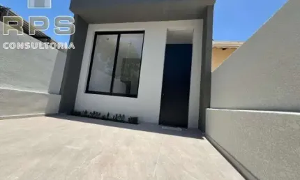 Casa térrea com 03 dormitórios , sendo 01  suíte. sala estar e sala de jantar com pé direito duplo, bonito projeto. cozinha , lavanderia ,02 vagas de