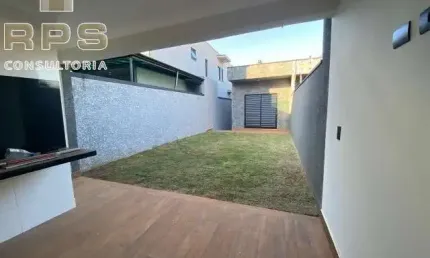 Com um total de 03 dormitórios, sendo 01 suíte, sala de estar e sala de jantar espaçosas, cozinha moderna, lavabo, lavanderia e 03 banheiros