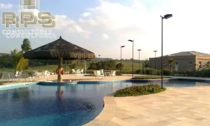 Terreno à venda no Condomínio Figueira Garden em Atibaia, topografia excelente, fundo para área verde, lazer completo, fácil acesso pela Fernão Dias!