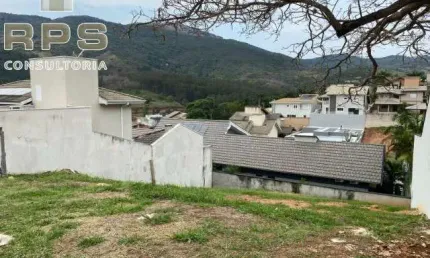 Terreno com projeto da casa aprovado no Condomínio Água Verde em Atibaia, localização privilegiada, vista deslumbrante para a Pedra Grande!