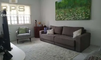 Casa com 143,49 m² de área construída e 125,00 m2 de terreno,  com 03 dormitórios, sendo 01 suíte , lavabo e cozinha com armarios planejados