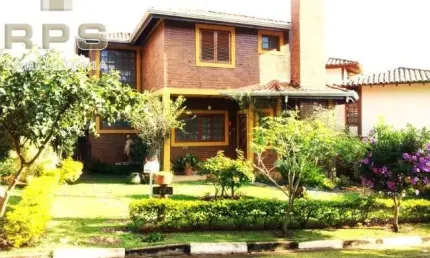 Casa à  venda no Condomínio Portal das Hortências em Atibaia, 5 quartos, edícula, piscina, churrasqueira, rodeado de natureza, lago e riacho!