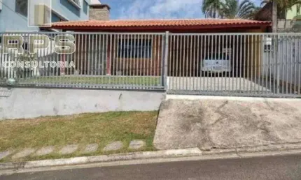 Casa com 3 dormitórios, sendo 1 suíte, casa térrea  Além disso, conta com salas de estar com lareira, sala de jantar, cozinha , piscina