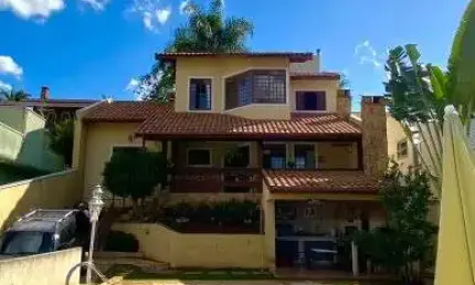 Casa a venda Jardim Paulista em Atibaia, 04 quartos sendo 02 suítes, piscina, churrasqueira, 05 vagas de garagem, 375m ², próximo da Alameda Lucas!