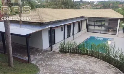 Casa térrea no Jardim Estancia Brasil em Atibaia, região de área verde, 3 quartos sendo 1 suite,  3 banheiros, piscina, espaço gourmet e linda vista!