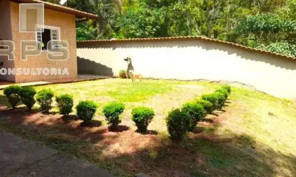 Casa térrea Residencial Itaguassú em Atibaia, 2 minutos da Alameda Lucas, 3 quartos sendo 2 suítes, churrasqueira, vaga para vários carros,