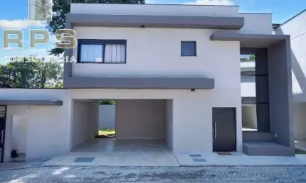 Casa em condominio lançamento com 03 suites , sala , cozinha , área gourmet , 02 vagas de garagem , condominio com quadra de beach tenis, areas kids
