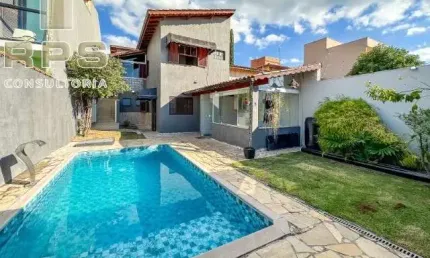 Casa à venda no Jardim Santa Barbara em Atibaia, 3 quartos sendo 1 suíte, edicula com 2 quartos e banheiro, piscina, área gourmet e área verde!