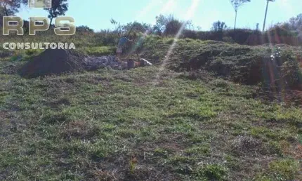 Ótimo terreno em bairro residencial de Atibaia, local de chácaras 16 km até o Outlet Fernão Dias e 17 km até o centro da cidade Área total : 1.506 m²