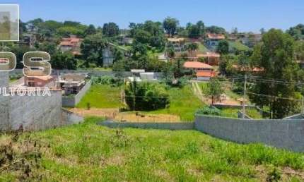 Terreno de 1118m² no Jardim Centenário em Atibaia, em aclive e proporciona vista panorâmica, fácil acesso pela Alameda Lucas