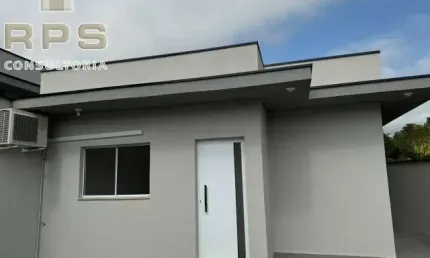 Casa térrea 2 dormitórios, sendo 1 suíte  Sala  Cozinha integrada Quintal,churrasqueira . Garagem para 2 carros, Ar condicionado