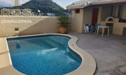 Casa com 03 dormitórios sendo 01 suite com varanda .Com vista para Pedra Grande . Salas de Jantar e estar ,cozinha planejada ,churrasqueira e piscina