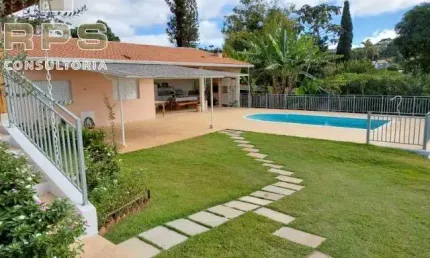 Chácara linda no jardim estância brasil em atibaia .casa com 03 quartos , 01 suite .  sala de estar e jantar + edicula com 02 quartos , piscina