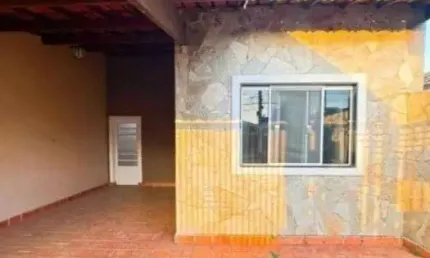 Imóvel com 02 suites  Sala de estar e sala de jantar Cozinha ampla  Lavanderia  Garagem coberta para 02 carros  Ofurô e área gourmet com churrasqueira