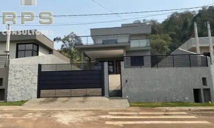 Imóvel novo com :  04 Dormitórios sendo 04 Suítes ( 01 com closet ) 05 Banheiros Cozinha integrada com espaço gourmet  Sala com pé direito ,Sacada