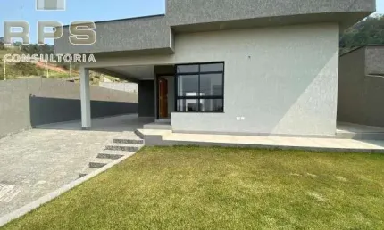 Imóvel novo com :  Cozinha integrada com espaço gourmet  Sala com pé direito duplo  Churrasqueira Piscina Quintal 03 Suítes , piscina e churrasqueira
