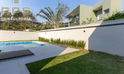 Casa a venda no Figueira Garden com 3 suítes, sendo 1 com closet, piscina com praia e hidro, cozinha em conceito aberto e fino acabamento.