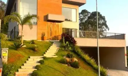 Casa no Condominio Quintas da Boa Vista, 4 suítes sendo 1 delas no andar térreo, piscina, espaço gourmet, repleta de armários e acabamento alto padrão