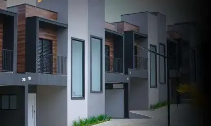 Casa à venda no Condominio Village Premim no bairro Jardim Santo Antônio em Atibaia, 2 quartos, 2 banheiros, churrasqueira uso comum e playground!