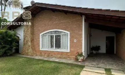 Casa no Jardim Floresta com 3 quartos, edícula e piscina.