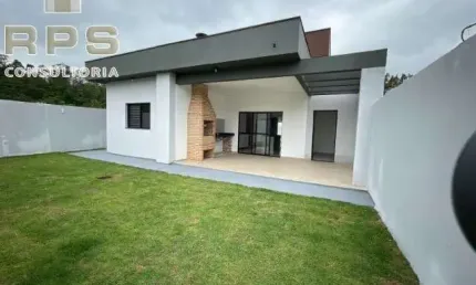 Casa Térrea no loteamento Horto dos Ipês no centro de Jarinu com 03 suítes, conceito aberto, área gourmet, lavanderia, planejados, quintal gramado