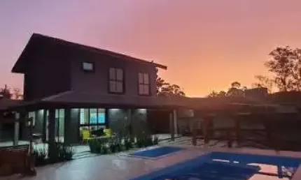 Casa à venda em condomínio fechado, no parque das garças em atibaia, 03 dormitórios, 01 suite + edícula , ára gourmet com piscina privativa