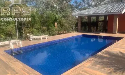 Casa com piscina e 3 suites no condominio Palavra da Vida!