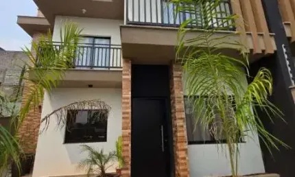 Sobrado a venda no nova Atibaia, com 2 suítes e marcenaria pronta.