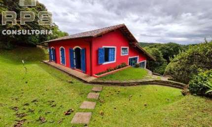 Casa encantadora no meio da natureza com 3 quartos, 3 salas amplas e um chalé de apoio para locação em Atibaia!