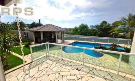 Casa totalmente térrea no Condomínio Quintas de São Francisco em Atibaia, 3 suítes, escritório, repleta de armários planejados, piscina, amplo quintal