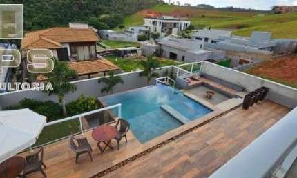 Casa em Condominio com 4 quartos ,sendo 3 suites, com armários e móveis planejados .Cozinha gourmet completa,piscina de borda infinita e churrasqueira