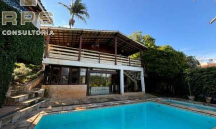 Excelente casa no centro de Jarinu, toda avarandada com vista privilegiada, 4 dormitórios, escritório, área de lazer completa, quadra e área verde