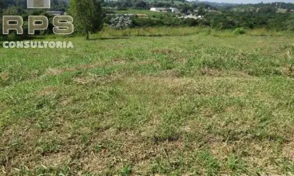 Terreno à venda no Residencial Lagos de Jarinu, 525m² topografia excelente, estrutura de segurança e lazer no condomínio e muita natureza ao redor!