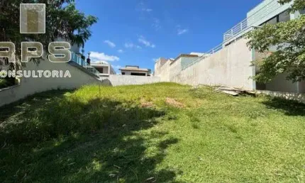 Terreno no Residencial Cambarah em Jarinu, total de 525m² em topografia excelente, pronto para construir. Loteamento conta com clube e segurança 24h