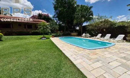 Casa totalmente térrea no jardim paulista em atibaia, 4 suítes, área de lazer, pomar, 1370m2 de terreno, na região da alameda lucas
