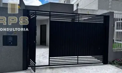 Casa nova , totalmente térrea ! Área construída : 70 m² ,Com 02 dormitórios , sendo 01 suite  Cozinha em conceito aberto  Lavanderia , garagem