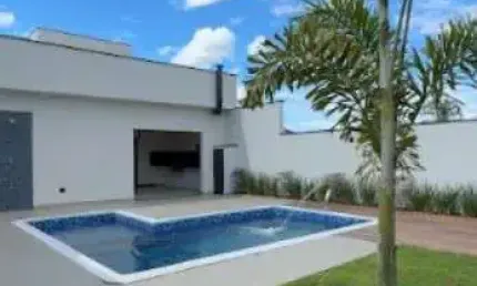 Casa térrea no Nova Gardenia, 03 suites , 01 master com espaço para closet , sala ampla com pé direito 6 mts e lustres instalados, cozinha planejada