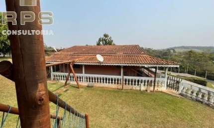 Chácara à venda no Parque das Videiras em Jarinu com 1376m² de terreno plano, edícula de apoio, vista privilegiada, rua tranquila próximo a comércios