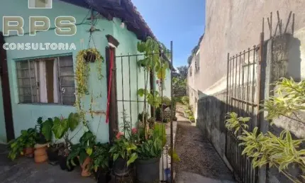 Casa a venda pertinho do terminal rodoviário urbano no jardim imperial, com 3 quartos e muito quintal.