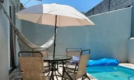 Casa a venda semibiliada , com 3 dormitórios sendo 1 suíte, Cozinha , sala, 02 banheiros ,Jardim de Inverno Área gourmet com Piscina e Churrasqueira